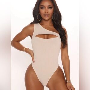 FASHION NOVA - One Shoulder Bodysuit